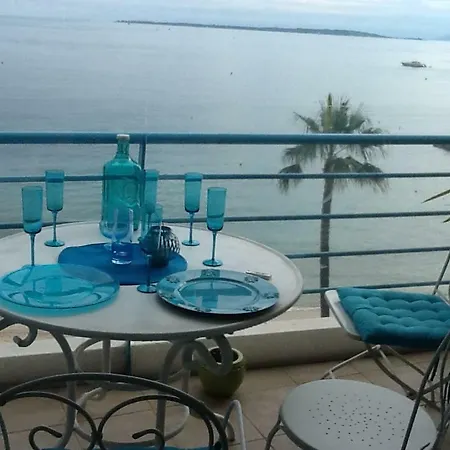 Daire Armorial Seafront